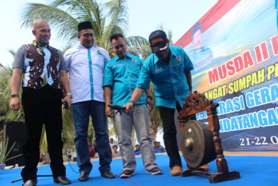 Musda II KNPI Kabupaten Lingga secara resmi dibuka oleh Bupati Lingga,Alias Wello dengan ditandai pemukulan gong