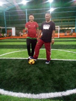 Ketua DPRD Lingga,Riono (Kanan) bersama Iben dari Bintang Futsal