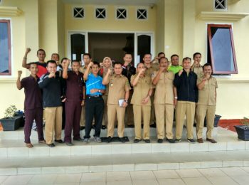 Foto bersama 20 pelatih cabang olahraga dan pihak Dinas terkait (Foto: Humas Pemkab)