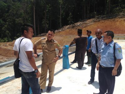 Wabub Lingga, M.Nizar saat meninjau Waduk Air Gemuruh