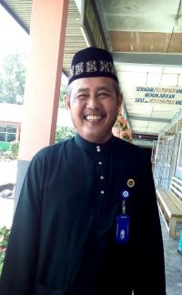 Kepala sekolah SMPN 2 Singkep, Sukirno