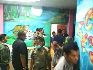 Satuan Polisi Pamong Praja Kabupaten Lingga melakukan "Operasi Razia Pekat 2017" menjelang Ramadhan 1438 H di wilayah Kecamatan Singkep 