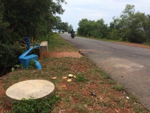 jalanan aspal baru menuju kearah pantai Desa Tanjung Harapan Kecamatan Singkep ditenggarai menjadi tempat mangkal baru bagi remaja yang mengkonsumsi obat batuk komix 
