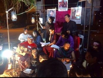 Komunitas seni Rumahitam Batam Berpuisi (RBB) menggelar "Kalam Duka Rohingya" 