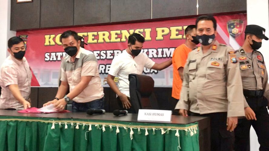 Oknum Wartawan, Diduga Peras Kades Marok Tua, Ditangkap - Selingga