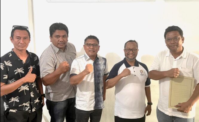 Saiban dan Parna Daftarkan Diri Sebagai Bacalon Ketua PWI dan Ketua DK PWI Kepri periode 2025-2030 . (foto : Humas OC Konferprov LB PWI Kepri)