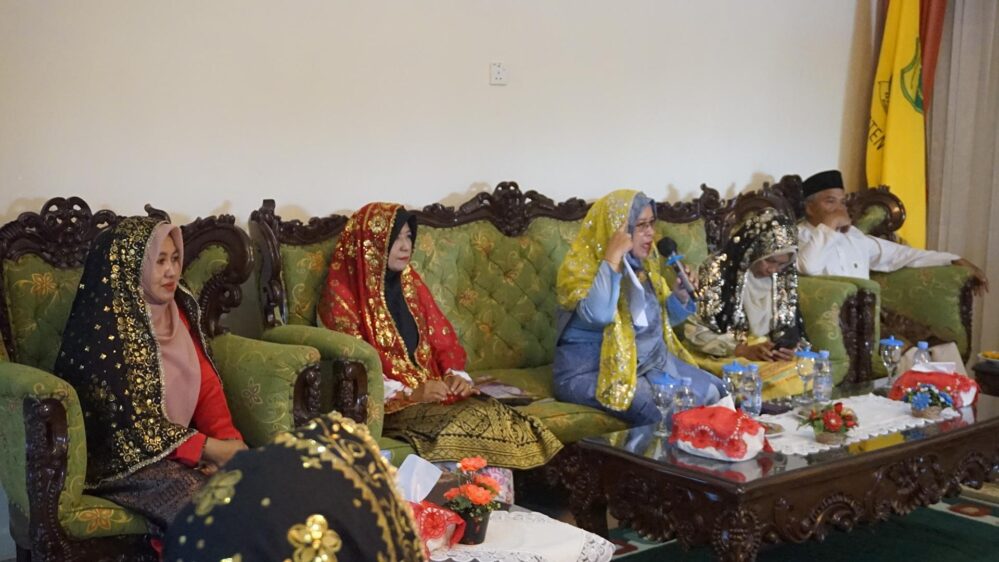 Dekranasda Lingga Dorong Standar Mutu Tudung Manto lewat Pembinaan Pengrajin